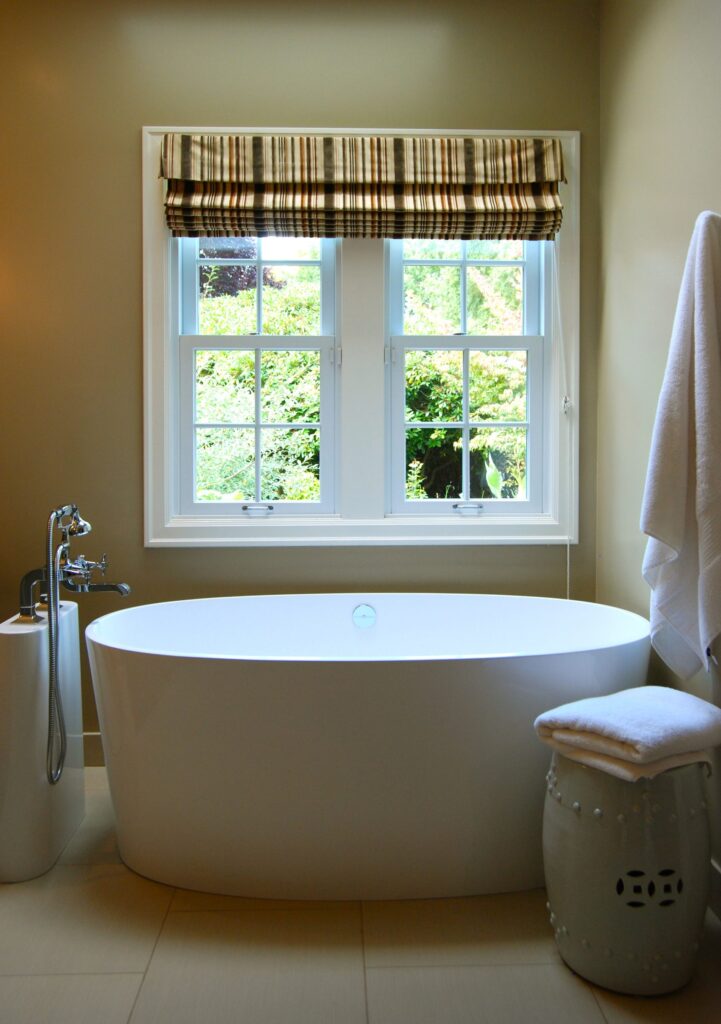 Bathroom: beard tub shade open